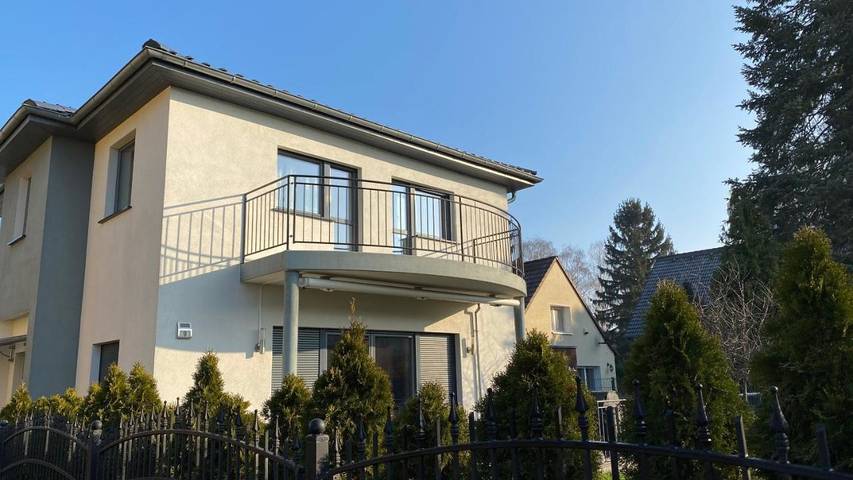 Ferienwohnung für 4 Personen, mit Balkon und Whirlpool sowie Ausblick in Berlin Marzahn