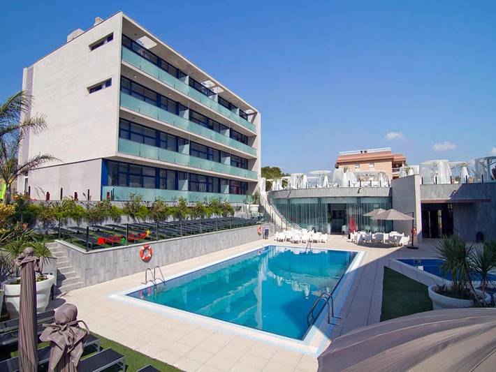 Maison de vacances pour 4 personnes, avec Balcon/Terrasse et Terrasse ainsi que Jardin et Piscine à Salou
