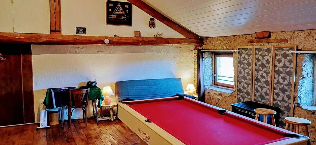 Location de vacances pour 12 personnes, avec Terrasse et Jardin à Bertignat - 4