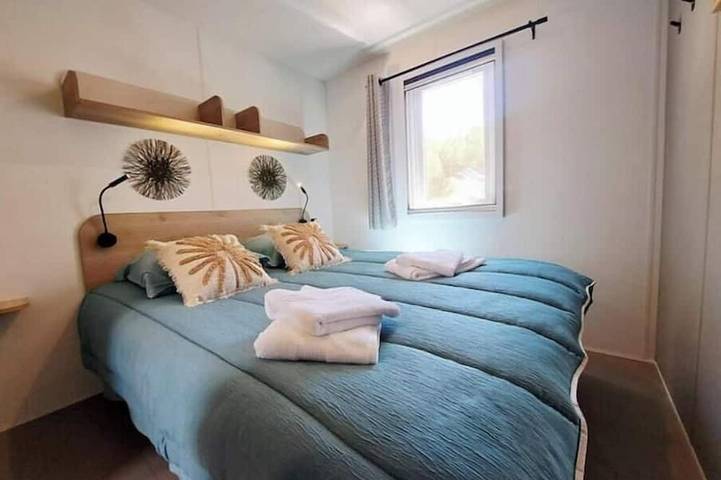 Chic bungalow: Private terrace, Barbecue & swimming pool in La Moutone, La Crau