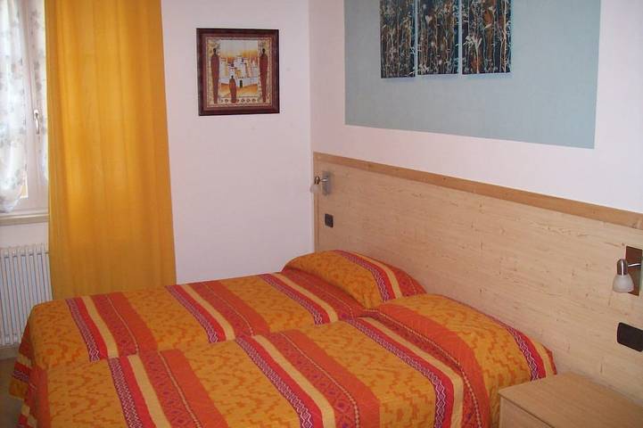 Ganze Wohnung, Wohnung mit 2 Schlafzimmer  Garten ,Beheizter Pool, Parkplatz, WiFi in Malcesine, Gardasee-Berge