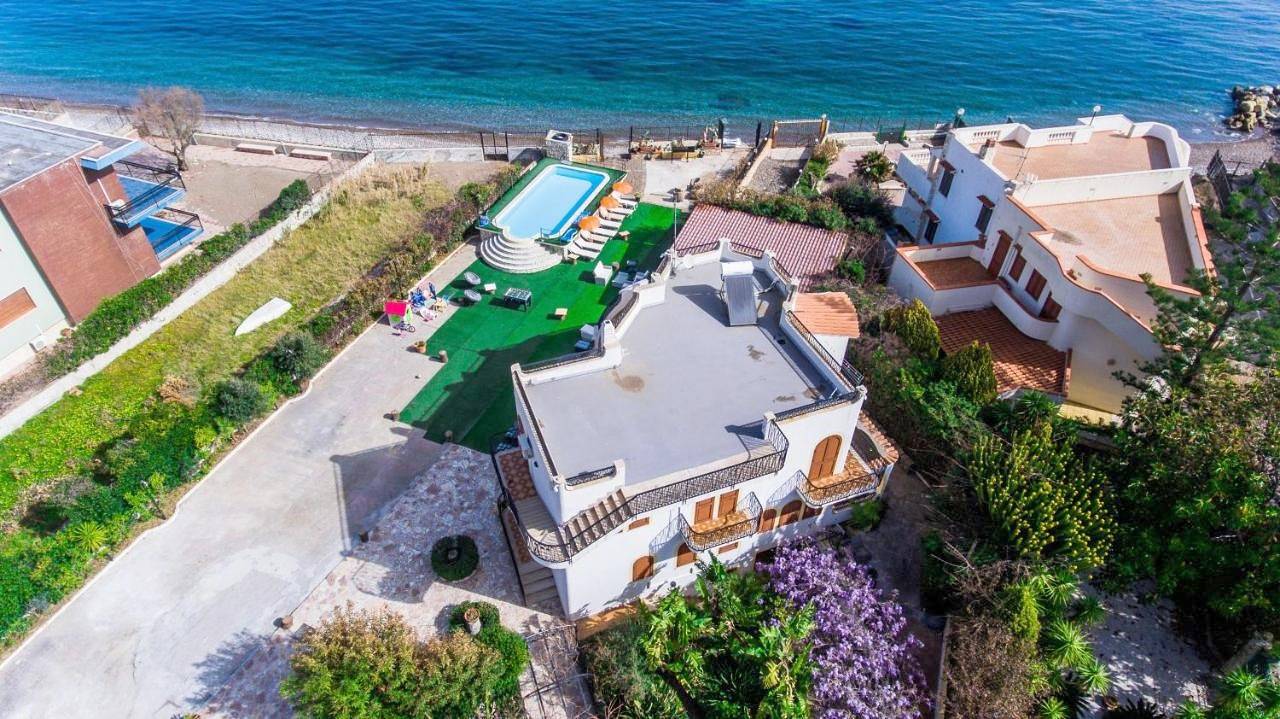 Villa Silvia by Ville in Palermo in Casteldaccia, Provincia di Palermo