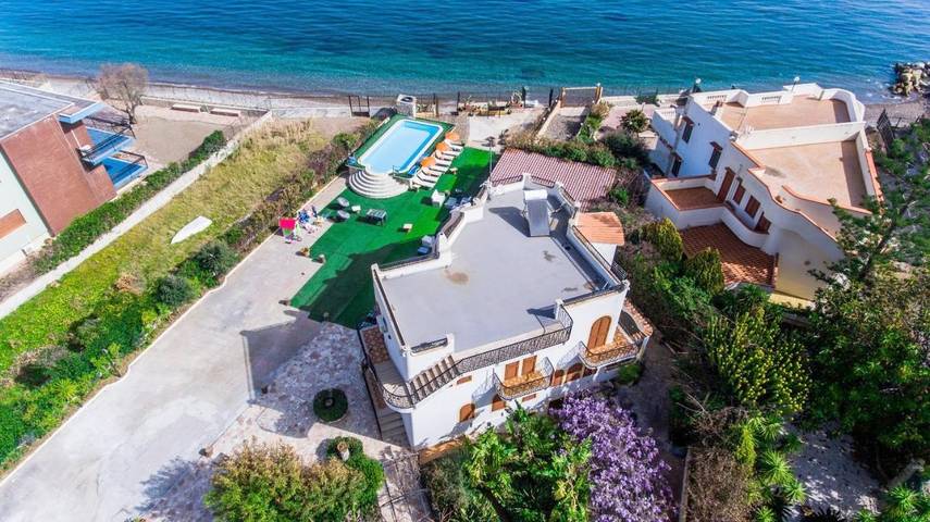Casa vacanza per 30 persone, con Balcone e Idromassaggio nonché Terrazza e Giardino a Casteldaccia