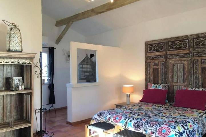 Gîte pour 2 personnes, avec Terrasse ainsi que Jardin et Piscine à Vestric-et-Candiac - 4