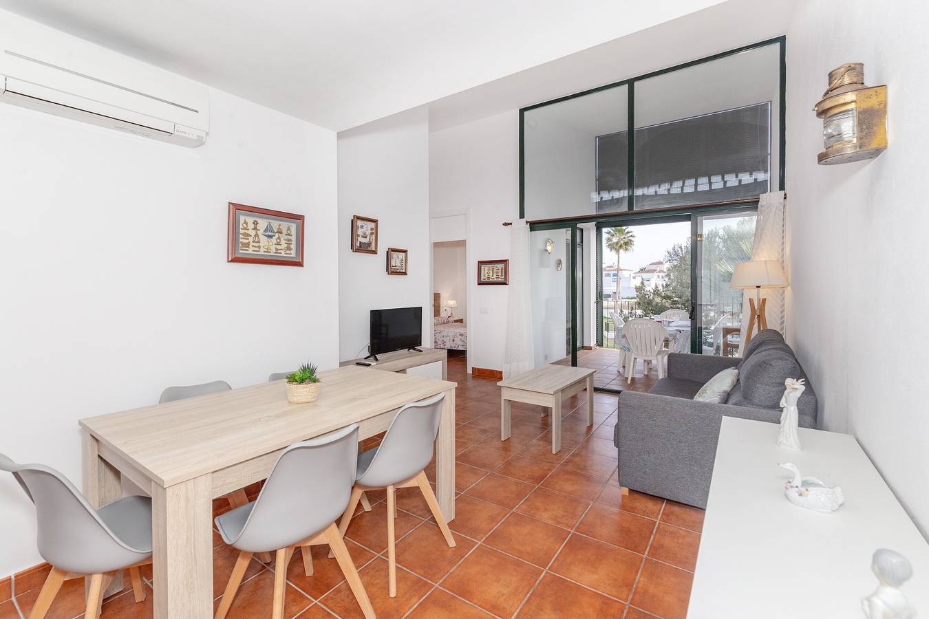 Casa de vacaciones 'Cala'n Bosch 1a Planta' con piscina compartida, jardín y aire acondicionado in Cala en Bosc, Ciudadela
