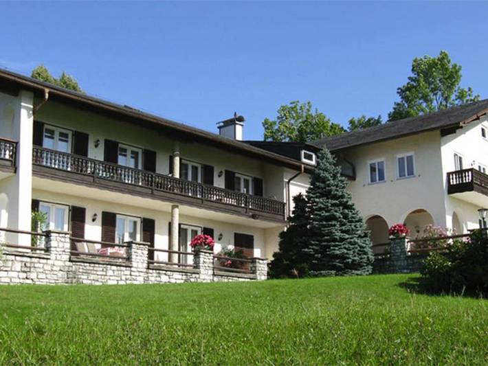 Ferienwohnung für 2 Personen, mit Balkon und Garten sowie Seeblick und Ausblick in Mondsee (Stadt)