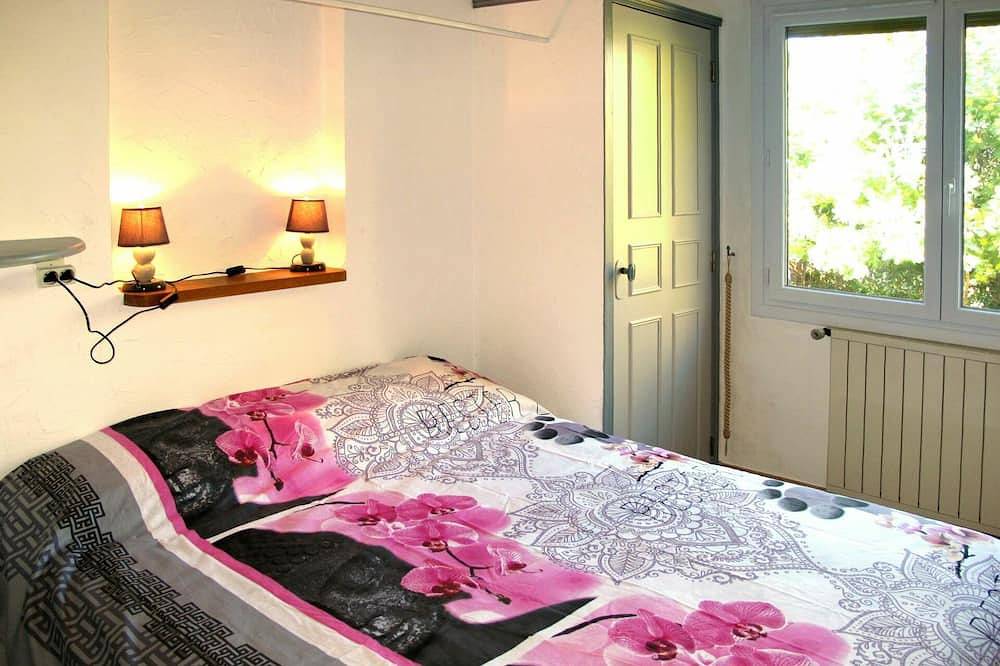 Wonderful private villa for 6 guests with Wifi, private pool, A/C, Tv and terrace in Gonfaron, Brignoles region