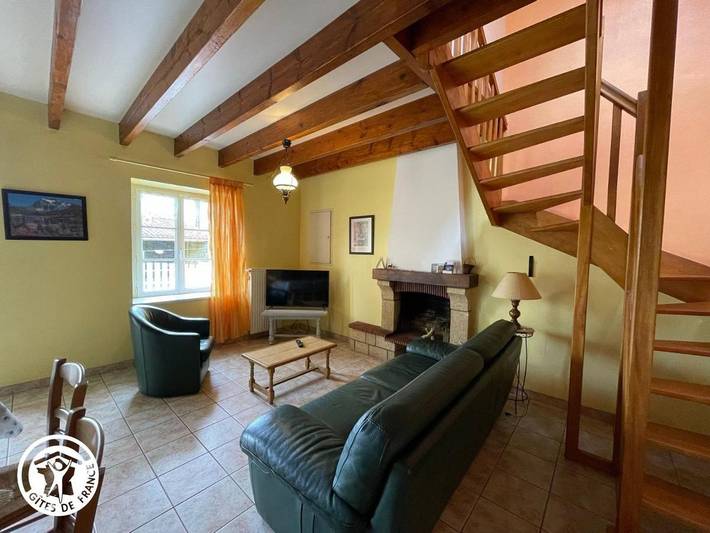 Location de vacances pour 6 personnes, avec piscine ainsi que jardin et terrasse à Saint-Martin-des-Tilleuls - 3