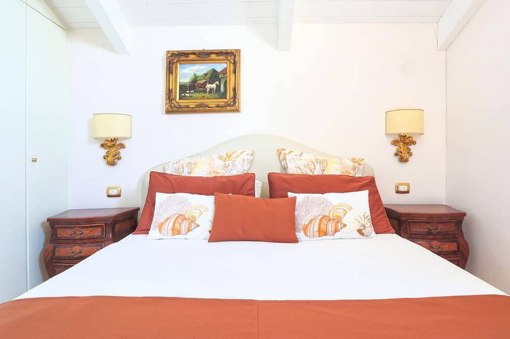 Seaview and luxury attic, swimming pool and terrace in Marina di Puolo, Napoli e dintorni