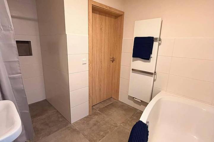 Ganze Wohnung, Gemütliche Ferienwohnung im schönen Altbau am Steigerwald in Fränkisches Weinland