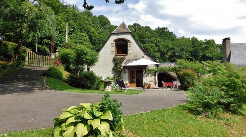 Four-Bedroom House in Jarrett, Hautes-Pyrénées