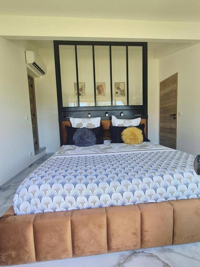 Superior King Room in Saint-Cannat, Région d'Aix-en-Provence