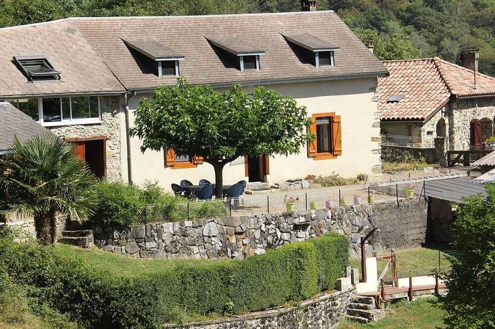 Location de vacances pour 13 personnes, avec Terrasse et Jardin à Sengouagnet