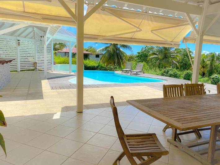 Location de vacances pour 6 personnes, avec jardin ainsi que piscine et jacuzzi à Baie-Mahault - 4