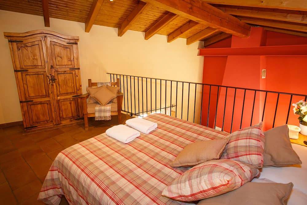 La Fragua is a beautiful little house with a gable roof built in stone and wood in Piñuécar, Madrid Province