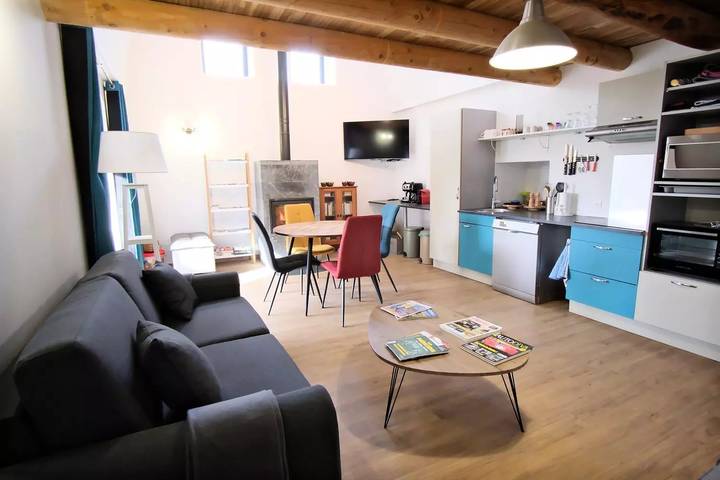 Gîte pour 4 personnes, avec terrasse ainsi que jardin et piscine à Chanac - 4