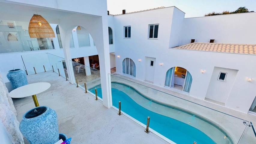 Pousadas para 3 pessoas, com piscina e jacuzzi, com animais de estimação na Praia Brava RJ