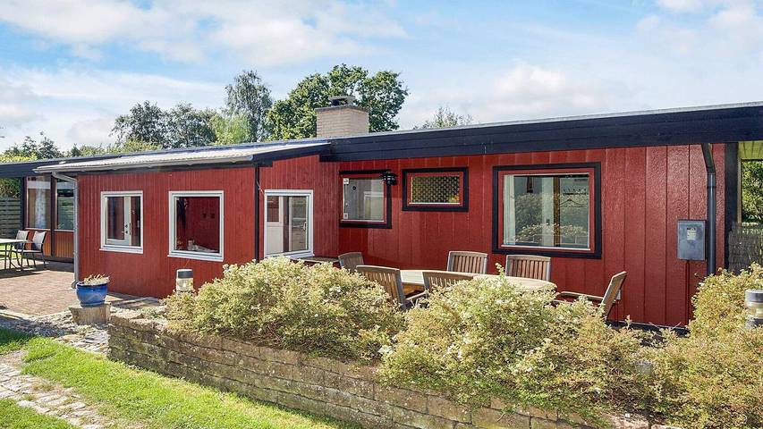 Ferieudlejning for 7 personer, med terrasse, husdyr tilladt på Sjælland