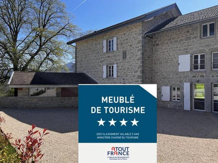 Location de vacances pour 10 personnes, avec Terrasse et Jardin ainsi que Piscine et Vue à Saint-Rambert-en-Bugey - 3