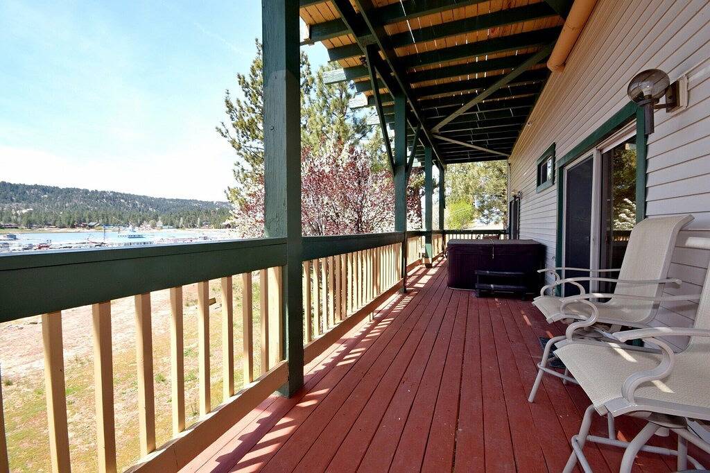 Log Cabin for 16 Guests in Big Bear Lake, San Bernardino County