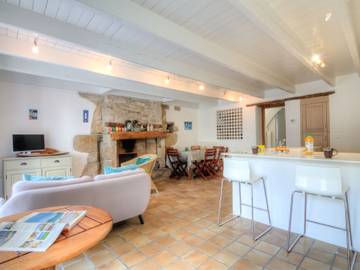 Gîte pour 6 personnes, avec terrasse dans Kerhostin