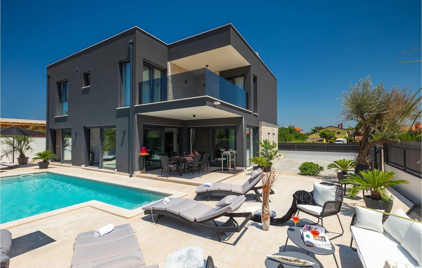 Spacieux appartement de 2 chambres avec accès à la piscine et à la plage, Wi-Fi et parking in Rovinj, Région de Rovinj