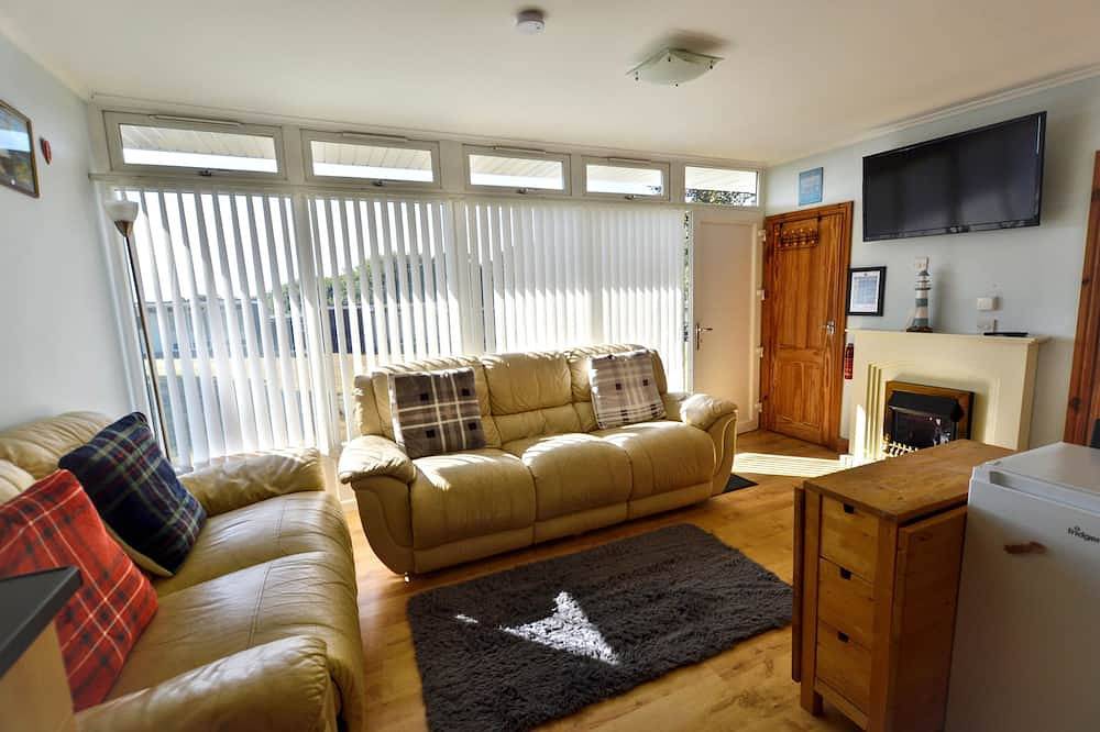 Chalet 72 is an elevated, single storey chalet on Kings Chalet Park, Cromer, in easy reach of Cromer in Cromer, Norfolk Coast