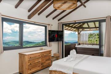 Gîte pour 2 personnes, avec jacuzzi ainsi que jardin et balcon à Saint-Esprit (homonymie)