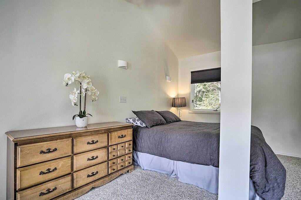 Cabin w / Hot Tub & Views 1 Meile zum Alyeska Resort! in Girdwood, Anchorage