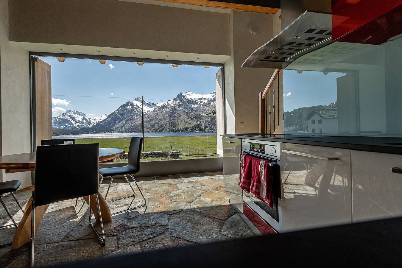 Entire holiday apartment, Magnificent view in the "Casa Bellavista Isola" in Bregaglia, Bernina-Alpen