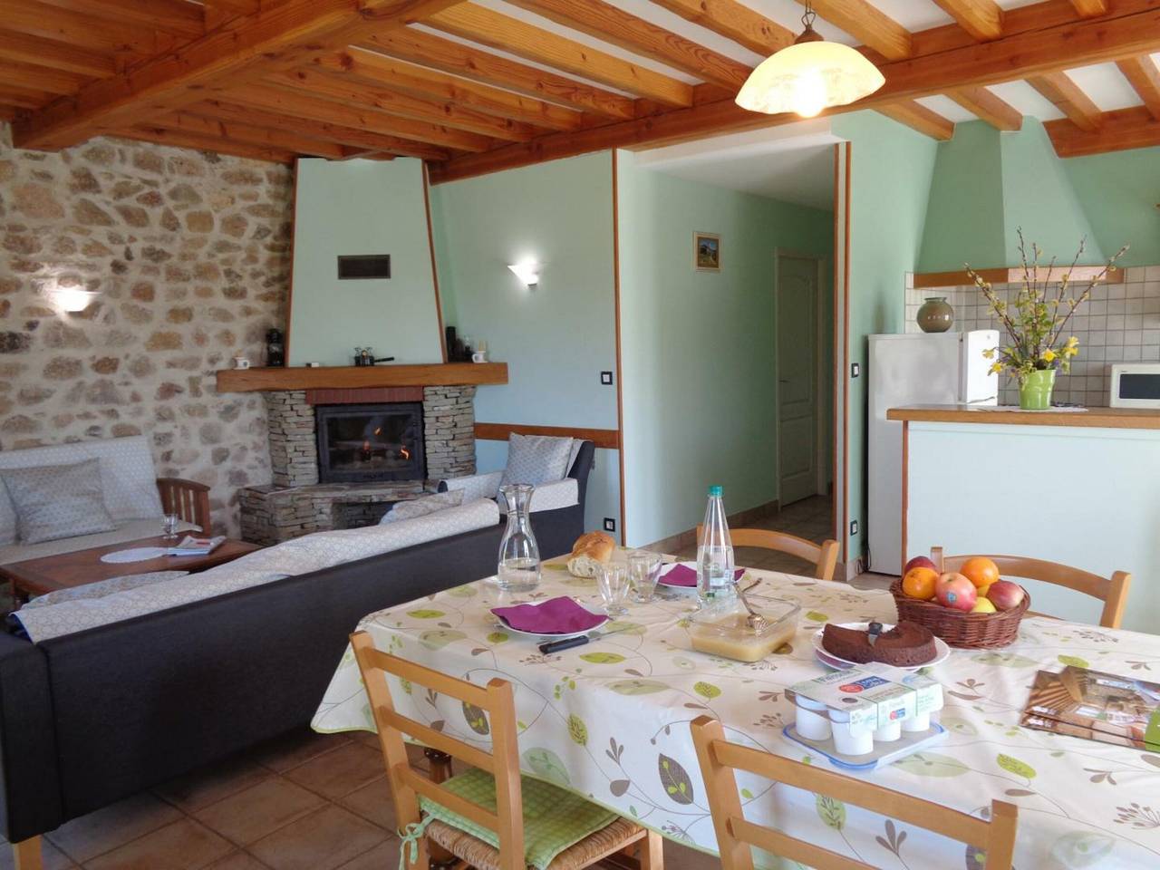 Gîte convivial avec jardin, cheminée et animaux acceptés près de Roanne in La Tuilière, Région de Roanne