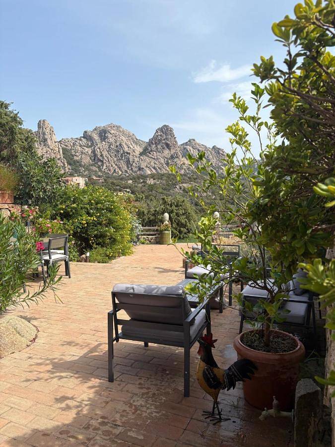 Ferienhaus für 6 Personen, mit Balkon und Terrasse sowie Garten und Ausblick in San Pantaleo