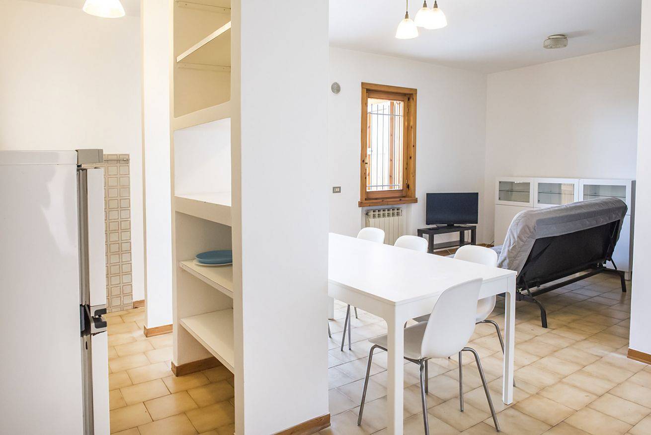 Apartamento entero, M047 - Marcelli, three-room apartment with porch 300m from the sea  in Marcelli, Riviera del Conero