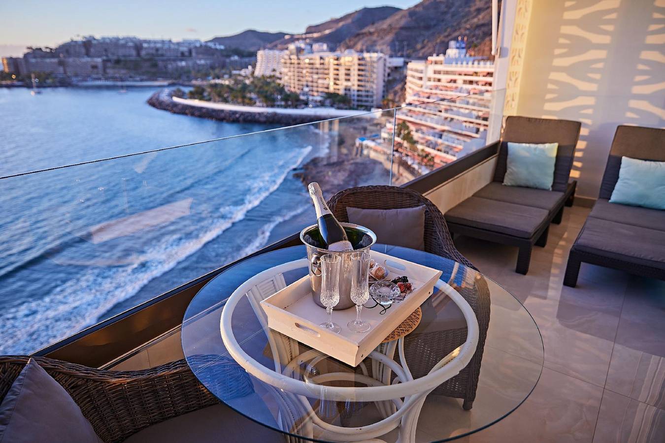 Entire holiday apartment, Seaside Serenity, Luxury with a Gourmet Twist in Arguineguin, Mogán