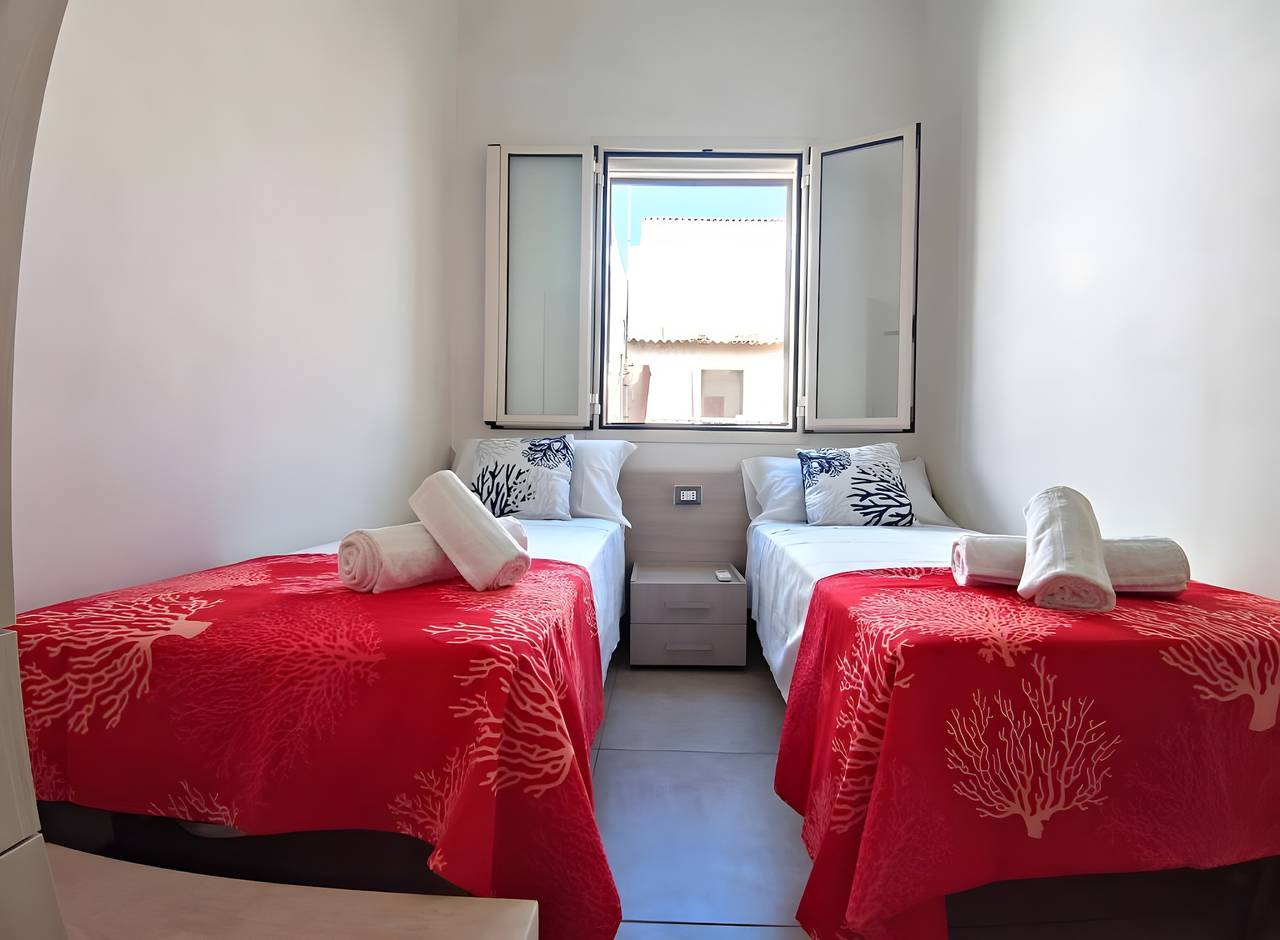 Camera doppia con letti singoli e bagno privato in Marzamemi, Pachino