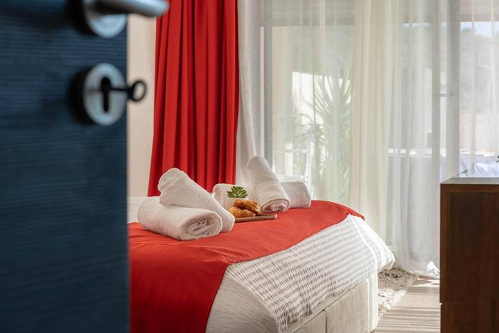 Location de vacances pour 8 personnes, avec jardin ainsi que jacuzzi et piscine à Lançon-Provence - 4
