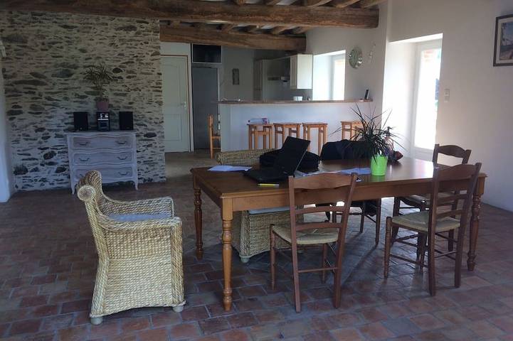 Gîte pour 12 personnes, animaux acceptés à Valanjou