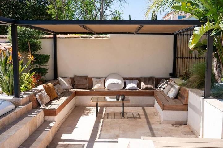 Location de vacances pour 8 personnes, avec jacuzzi ainsi que jardin et piscine à Solliès-Ville - 2