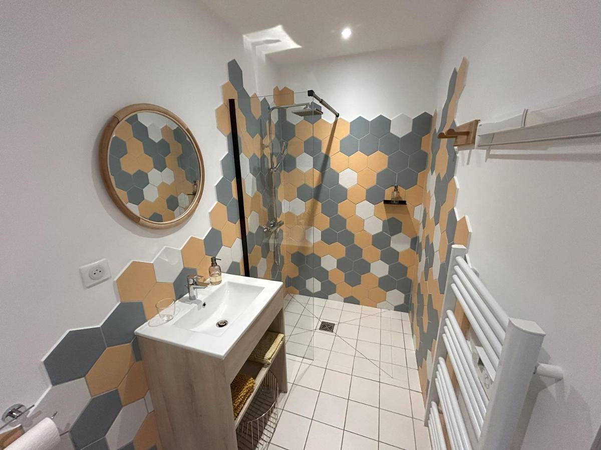 Appartement entier, Studio avec terrasse privée in Nontron, Parc naturel régional Périgord-Limousin