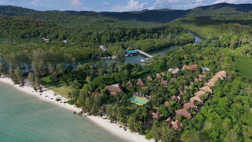 Resort para 3 personas, con vistas y sauna además de piscina y jardín - 1