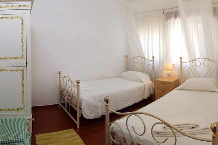 Vacation rental for 8 people, with yard in Lagos