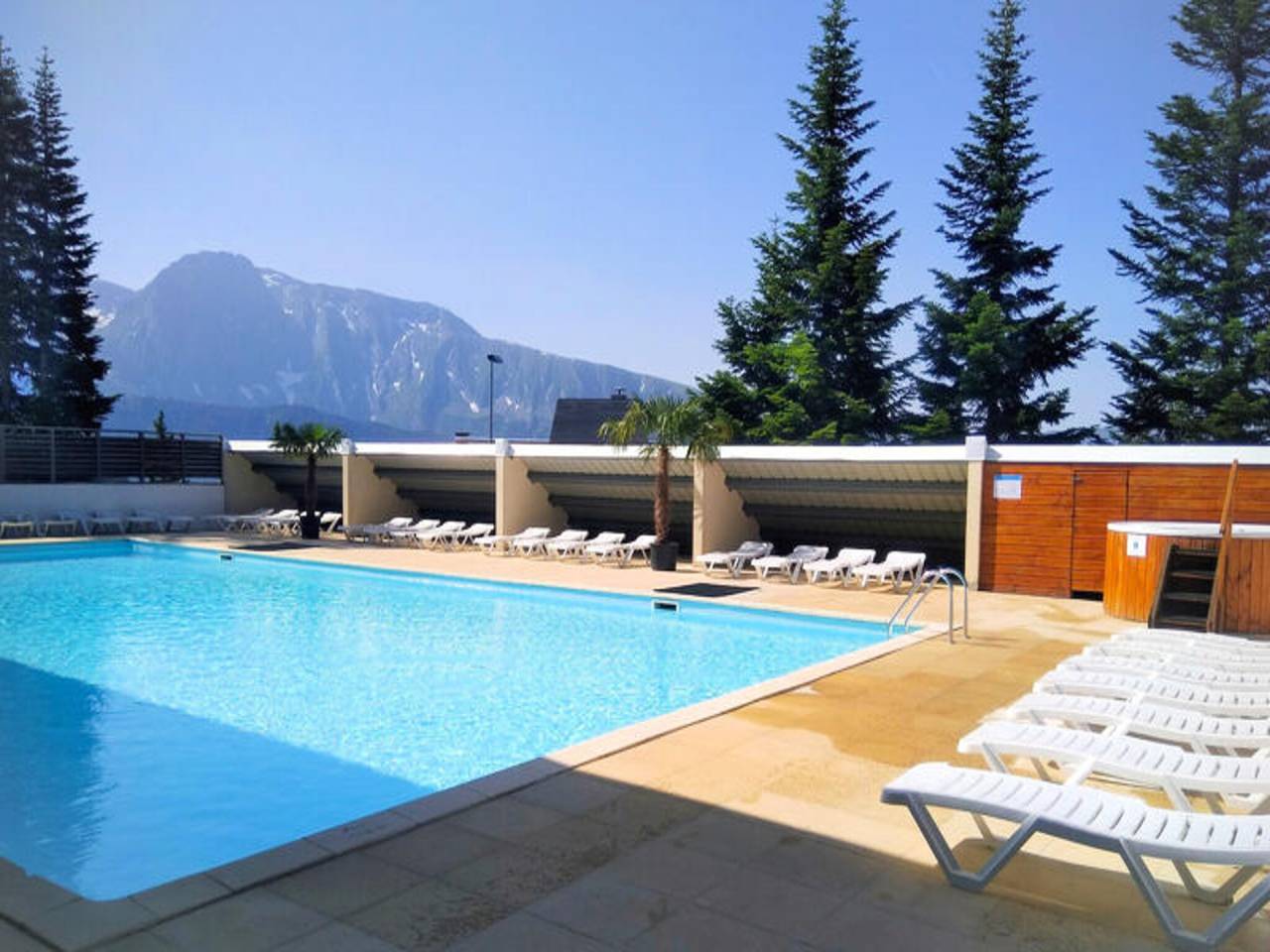 Entire apartment, Apartment in Belledonne with Mountain Views in Chamrousse, Écrins National Park
