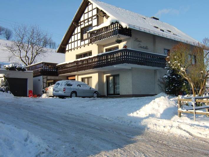 Ferienwohnung für 4 Personen, mit Balkon und Terrasse sowie Garten und Ausblick in Bruchhausen (Olsberg)