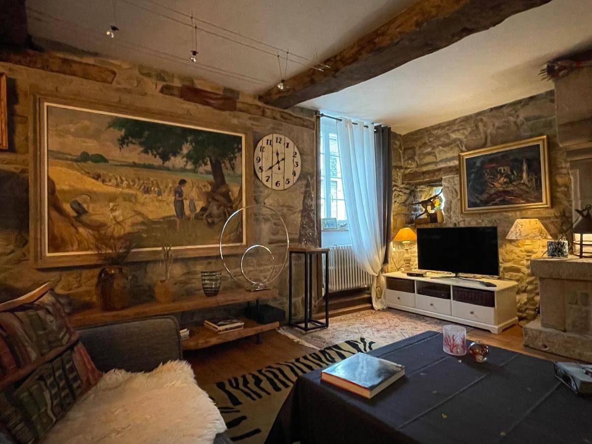 Appartement entier, Appartement de 1634 avec balcon au sud sur jardin en plein cœur historique in Tréguier, Côte de Granit Rose