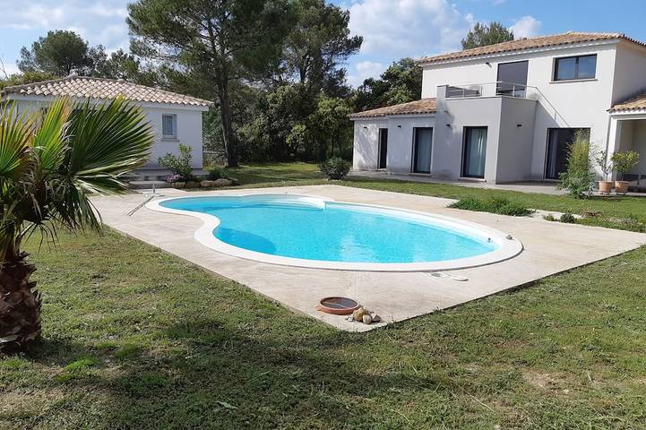 Location de vacances pour 10 personnes, avec balcon et jardin à Villevieille