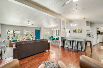 Cabin for 10 Guests in Lago Vista, Lake Travis, Picture 4