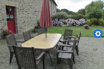 Gîte pour 6 personnes, avec jardin à Baguer-Pican