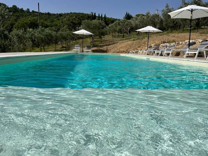 Agriturismo per 4 persone, con piscina e giardino in Magione