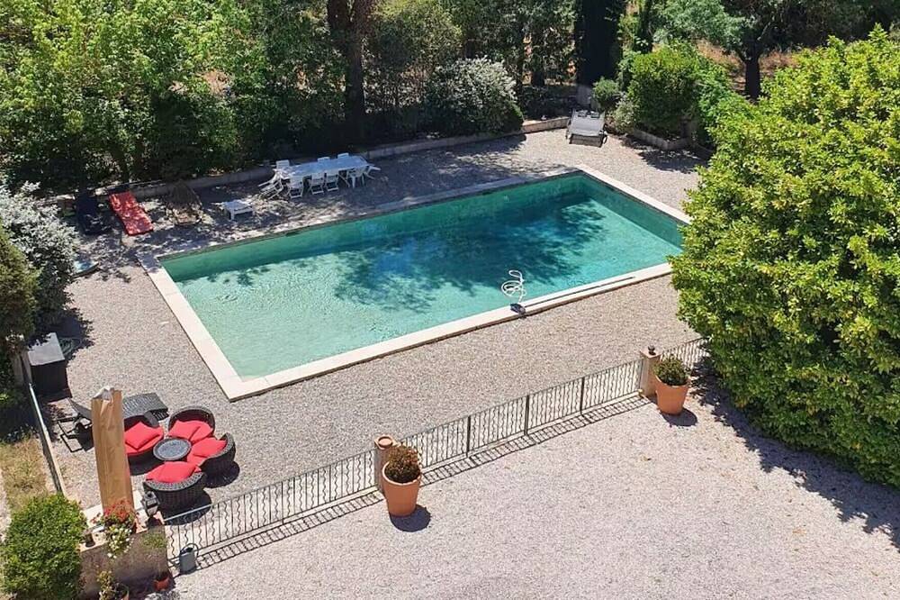 3-bedroom house, absolute calm, swimming pool, tennis court, parking, calanques in Roquefort-la-Bédoule, Marseille region