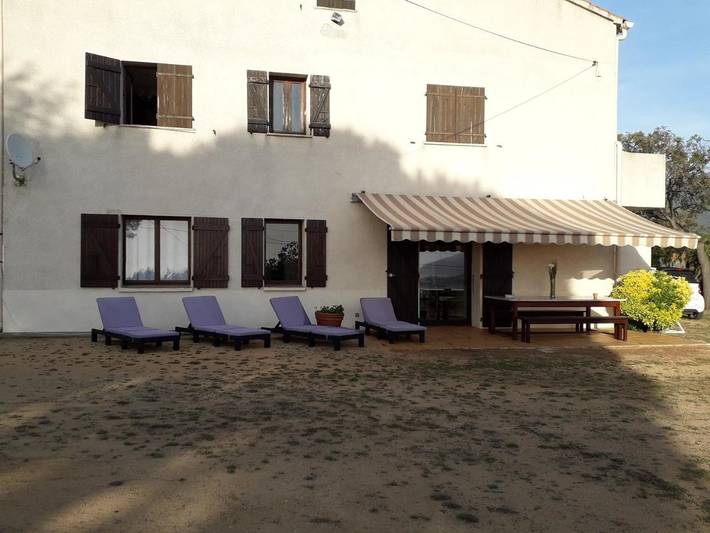 Location de vacances pour 4 personnes, avec vue et jardin à Calcatoggio - 3